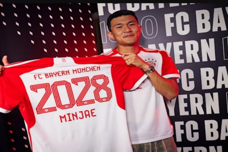 كيم مين جاي يفوز بجائزة أفضل لاعب آسيوي خارج القارة
